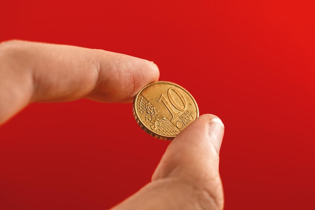 Yen euro cent pièce vue rapprochée dans la main de l'homme