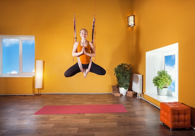 Yoga anti-gravité en hamac
