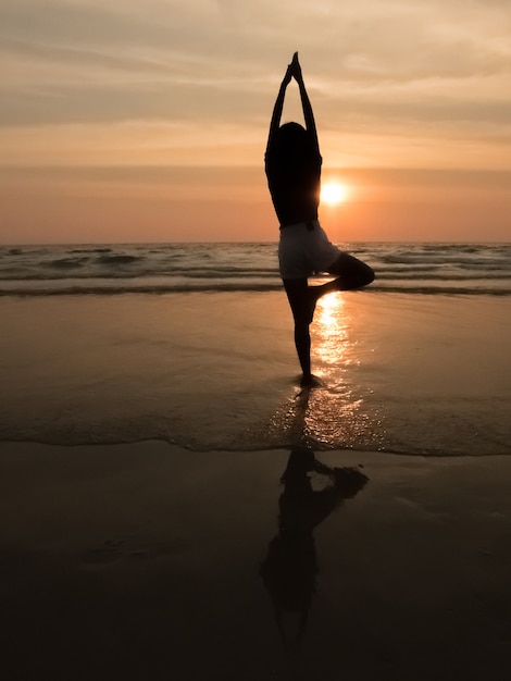 yoga sur la plage