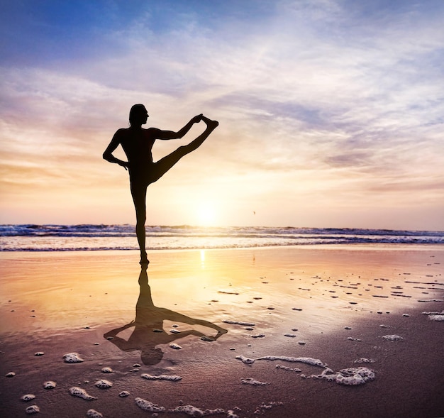 Yoga sur la plage