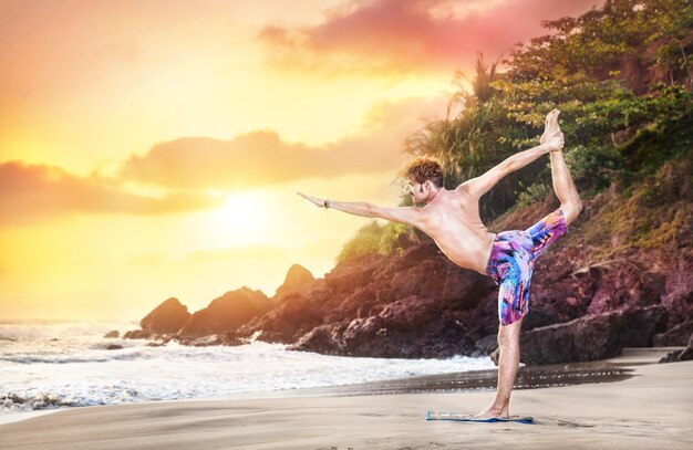 Yoga sur la plage