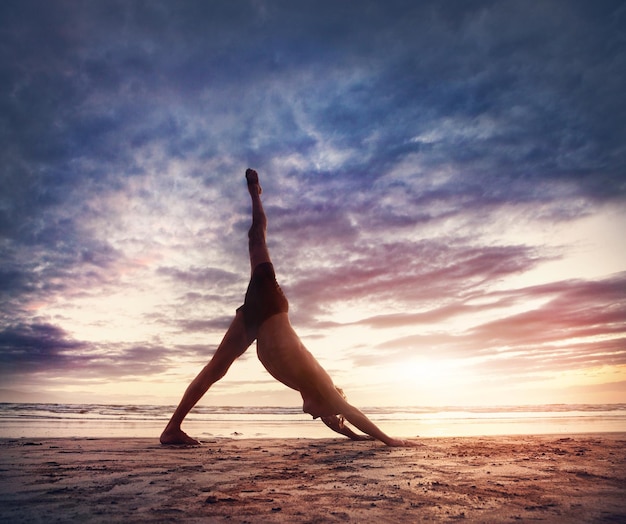 Yoga sur la plage