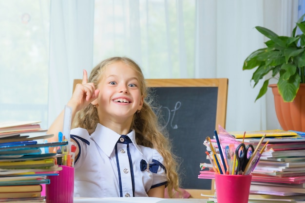 Yong School Girl fait ses devoirs