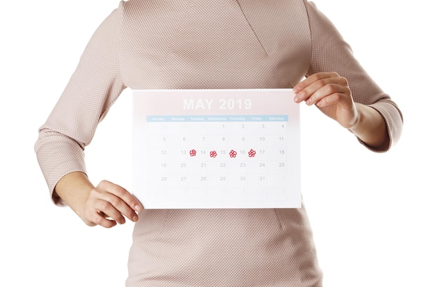 Young woman holding women's période calendrier isolé