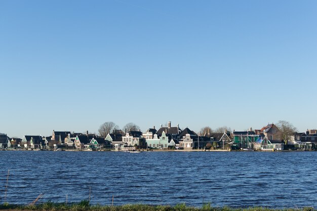 ZAANSE SCHANS, PAYS-BAS eau près du village