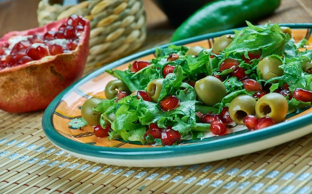 Zahter salatasi - Salade turque à la grenade. Cuisine méditerranéenne