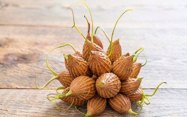 zalacca frais sur une table en bois