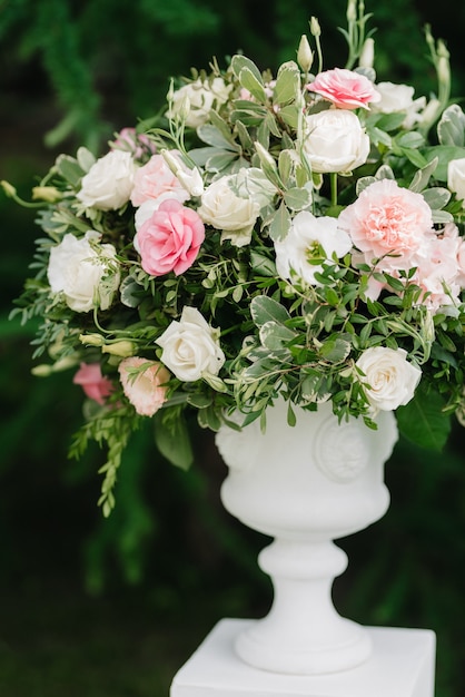 Zone de cérémonie de mariage, décor de chaises en arc