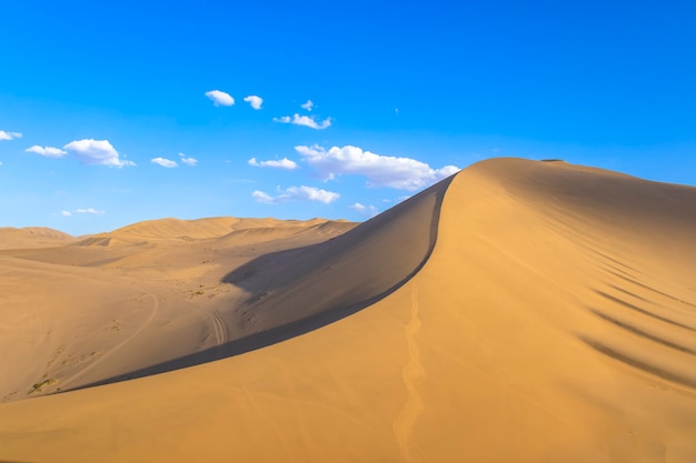 Zone panoramique de Yueyaquan, montagne Mingsha, ville de Dunhuang, province du Gansu, Chine. Gansu Dunhuang Crescent Lake et Mingsha Mountain, Chine