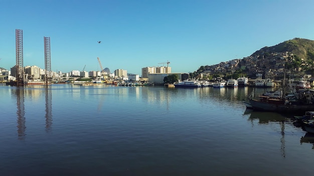 Zone portuaire dans la baie de Guanabara à Niteroi Rio de Janeiro Brésil