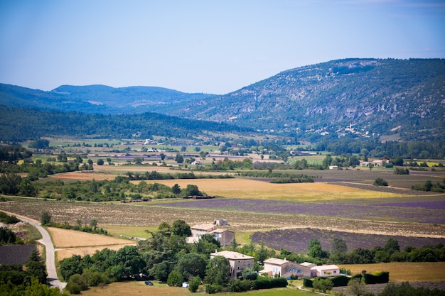 Zone rurale à la montagne