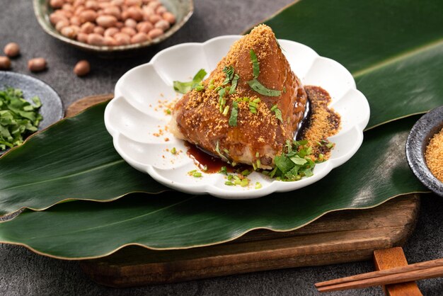 Zongzi aux légumes Boulette de riz végétarienne pour la nourriture du Festival des bateaux-dragons de Duanwu