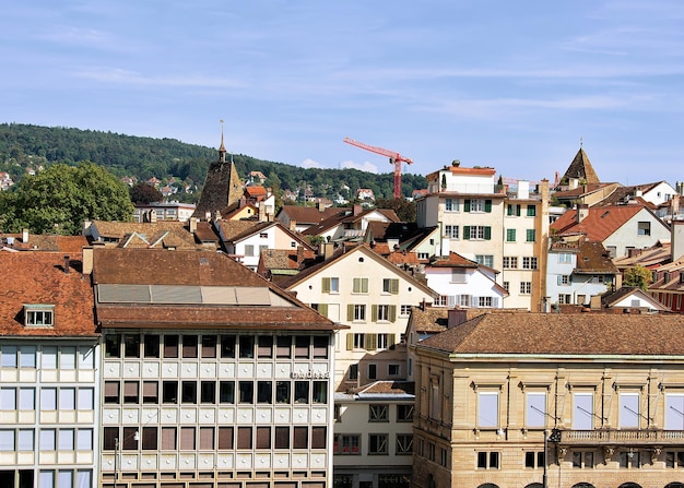 Zurich, Suisse - 2 septembre 2016 : toit du centre-ville de Zurich, Suisse. Vu de la colline de Lindenhof.