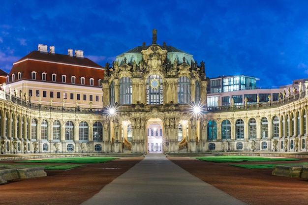 Zwinger la nuit à Dresde, Allemagne