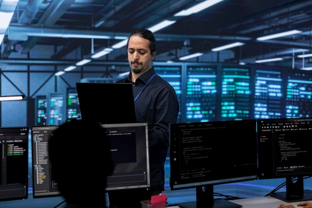 Admin in server hub checking recovery plan monitoring data center