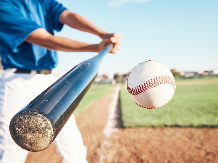 Foto baseball hit and person on field for in closeup training sports and fitness in outdoor competition hands ball and bat softball player with power strike at stadium for action speed or performance
