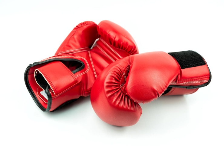 Foto close-up of boxing gloves over white background