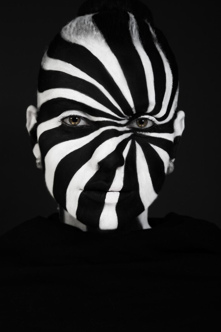Foto close-up portrait of woman with striped painted face