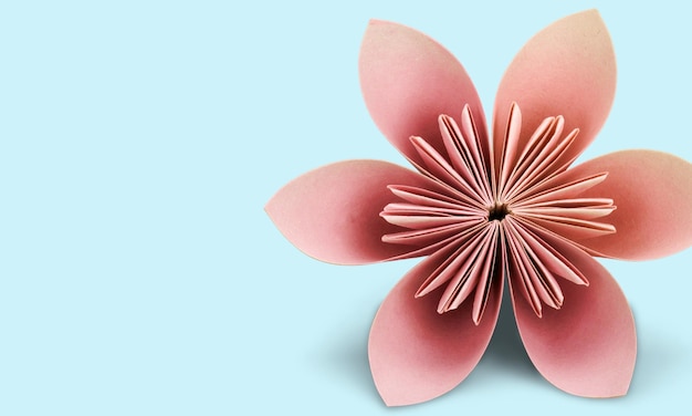 Eksotisk origami blomst på bakgrunn