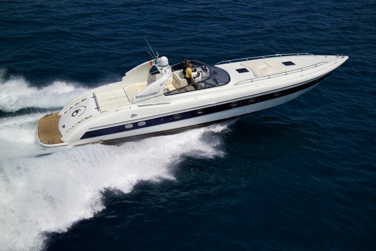 Foto italy, tuscany, viareggio, tecnomar madras 20 luxury yacht (20 meters), aerial view