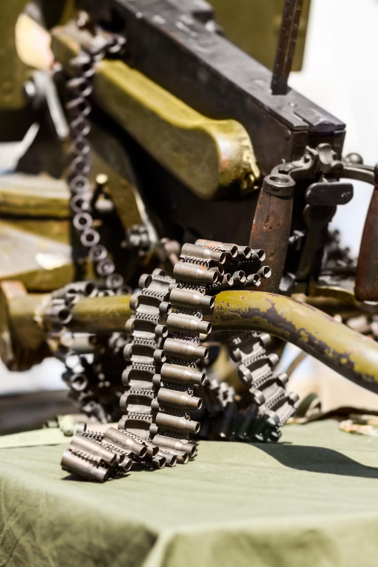 Foto machine gun military turret and bullet shell for war shooting and danger with force conflict or training army weapon ammunition and ready for fight battlefield or violence with action in nature
