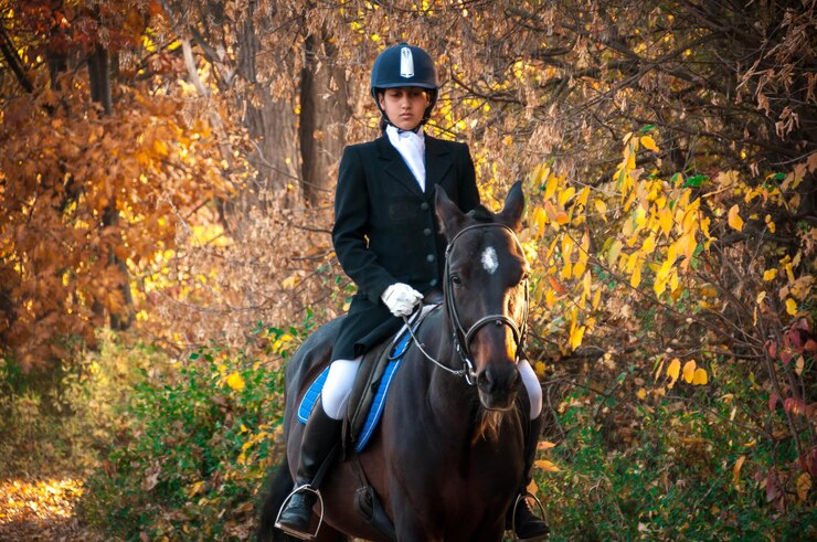 Foto man riding horse