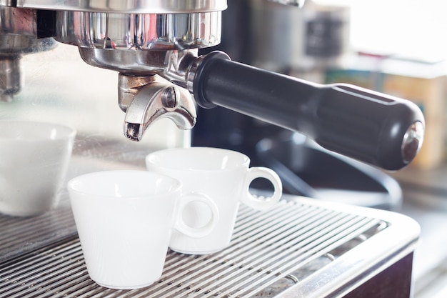 Nærbilde av kaffekopper