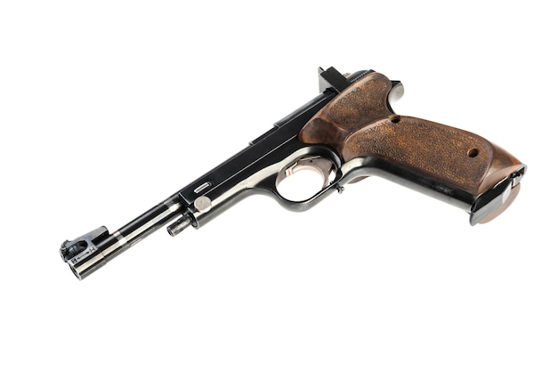 Nærbilde av pistol på hvit bakgrunn