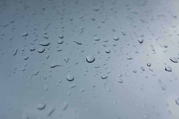 Nærbilde av vanndråper på glass