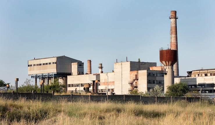 Foto old ussr factory exterior, industry