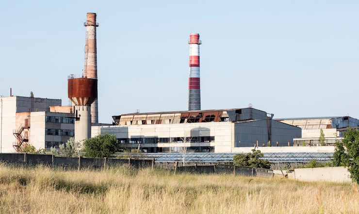 Foto old ussr factory exterior, industry