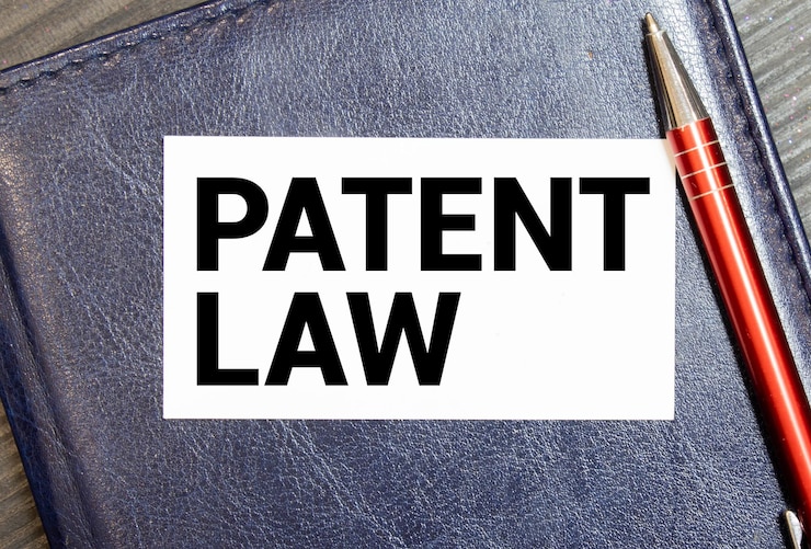 Foto patent law book justice and legislation concept