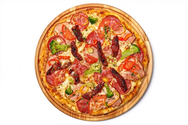 Pizza isolert på en hvit bakgrunn