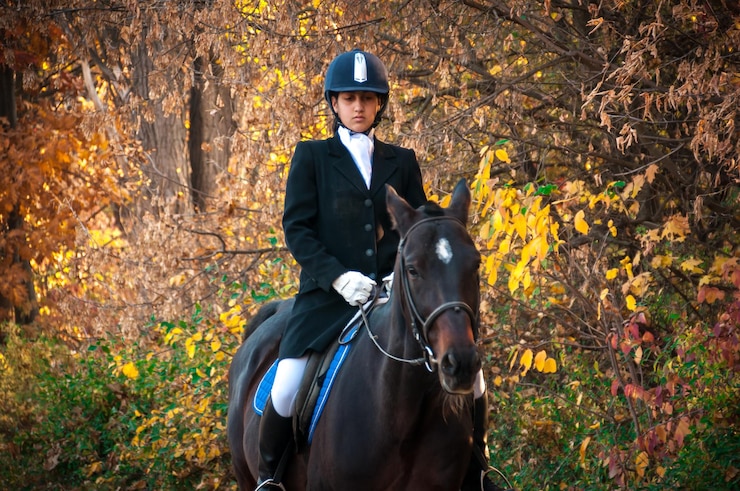 Foto portrait of man riding horse