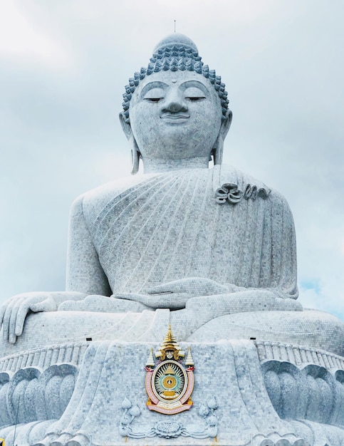 Statue against sky