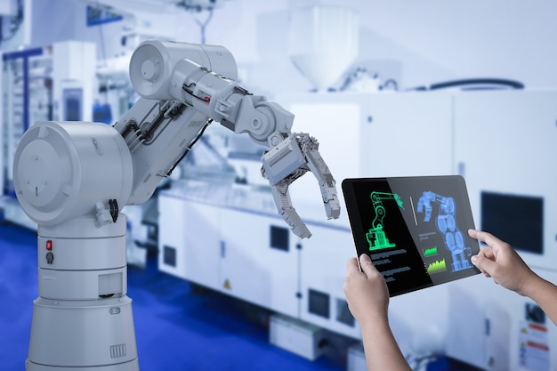 Teknikerkontroll 3D-gjengivelsesrobotarm i fabrikken