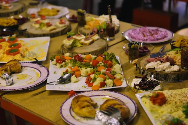 Tradisjonelt tyrkisk og gresk middagsbord med meze