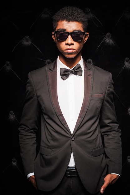 unique modern style. fashionable young afro-american man wearing sunglasses 