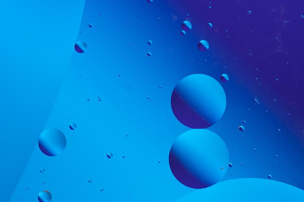 various sized blue and purple bubbles on a dark blue background form a tranquil and serene abstract pattern