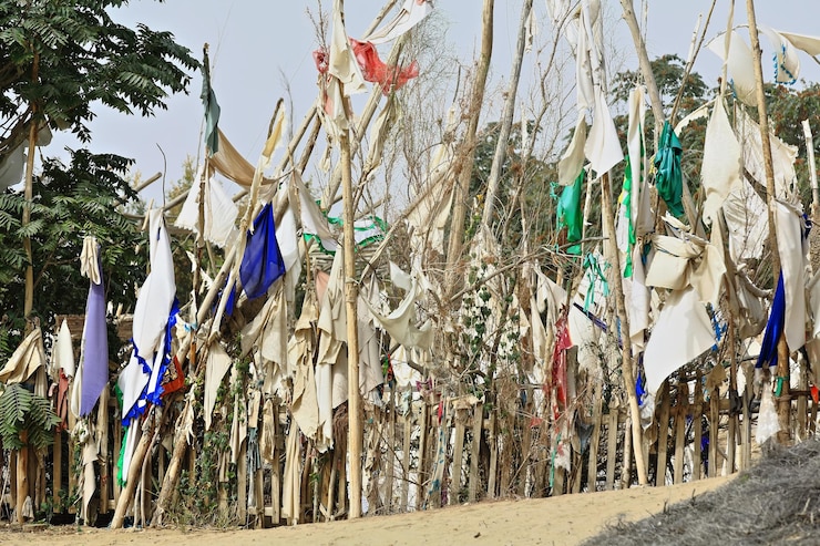 Bild 0066 votive flags-burial mound-imam asims mausoleum area-taklamakan desert hotan-xingjiang-china