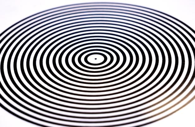 abstract pop art circles circular black and white monochrome hypnotic pattern closeup soft focus nobody background texture no people minimalism looping lines central point striped circle shape