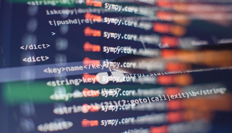 Foto abstrakt computer script om big data og blockchain database softwareudvikler programmeringskode mining cryptocurrency proces program på display pc brug af software