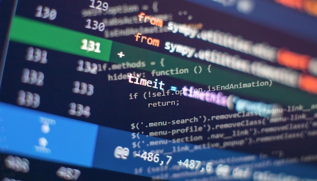 Abstrakt datorskript om big data och blockchain-databas Mjukvaruutvecklare programmeringskod Mining Cryptocurrency processprogram på display PC Använda programvara