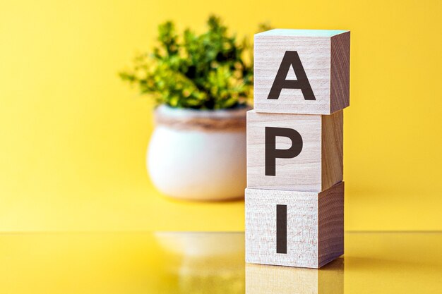 API - akronym på træterninger, forretningskoncept