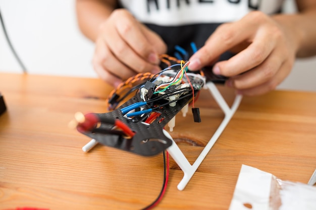 Assembler the parts on drone body