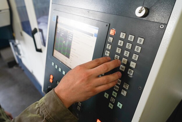Automated factory for processing and milling metal parts