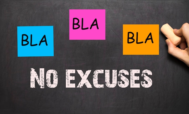 Bild bla bla bla - no excuses - workout motivation,chalk on a blackboard
