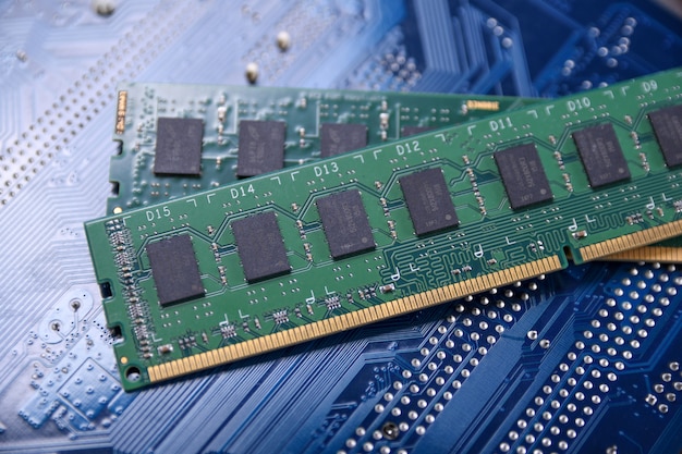 Computerhukommelse RAM på bundkort. Tæt på. system, hovedhukommelse, random access memory, onboard, computer detalje. Computerkomponenter. DDR3. DDR4. DDR5