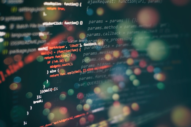 Computerprogrammering, ofte forkortet til programmering, er en proces for original formulering af et databehandlingsproblem til eksekverbare computerprogrammer, såsom analyse, udvikling, algoritmer og verifikation.