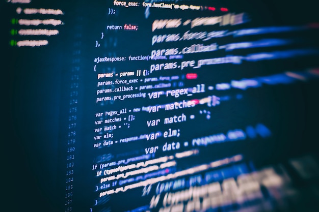 Computerprogrammering, ofte forkortet til programmering, er en proces for original formulering af et databehandlingsproblem til eksekverbare computerprogrammer, såsom analyse, udvikling, algoritmer og verifikation.
